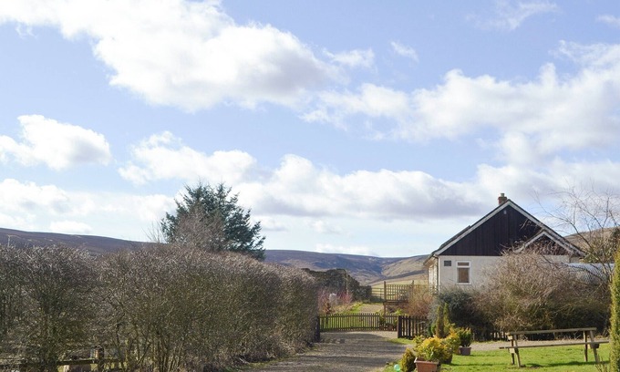 Newcastle-upon-Tyne Cottage | 3 bedroom accommodation in Bryness, near Otterburn