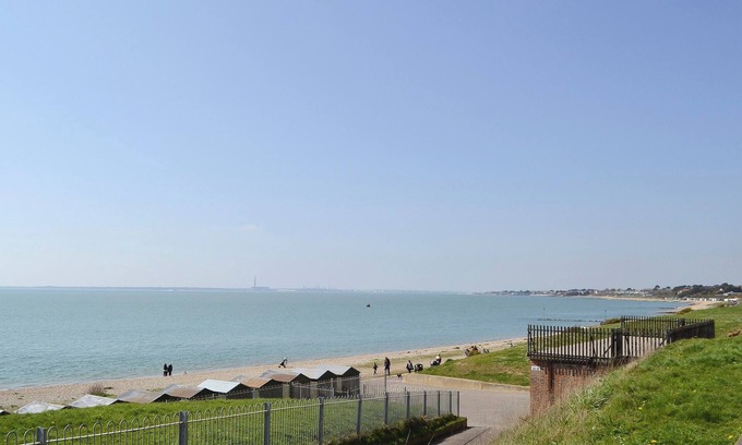 Lee-on-the-Solent Cottage | 3 bedroom accommodation in Lee-on-the-Solent, near Portsmouth