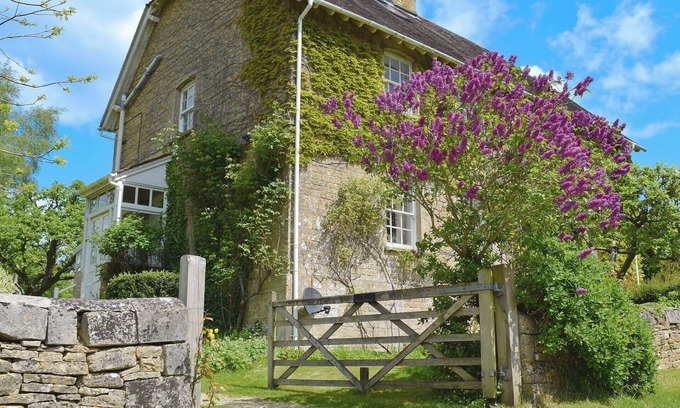 Enstone Cottage | 3 bedroom accommodation in Church Enstone, near Chipping Norton