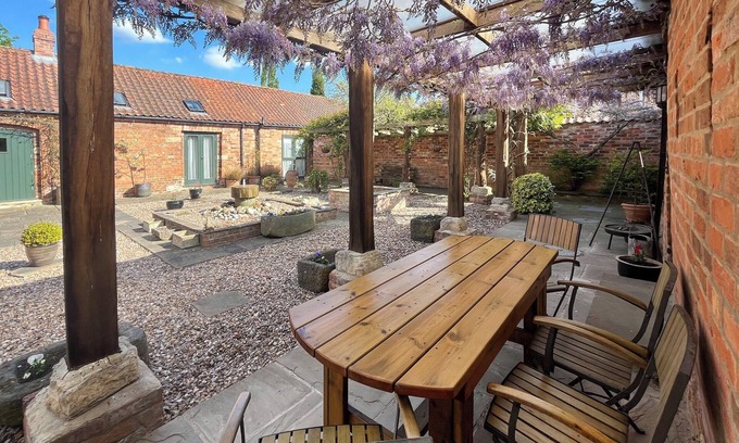 East Drayton Cottage | 3 bedroom accommodation in North Green
