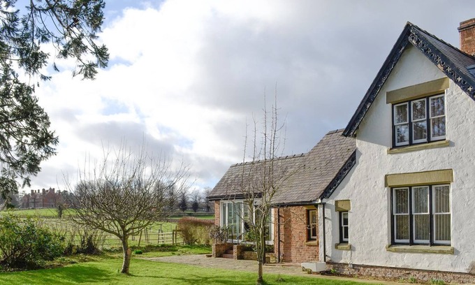 Saint Asaph Cottage | 3 bedroom accommodation in Cefn, near St Asaph
