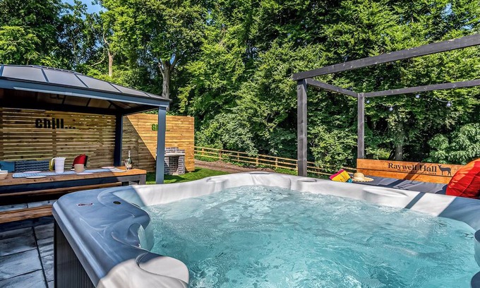 Raywell Ski Chalet | 3 bedroom accommodation in Raywell, Beverley