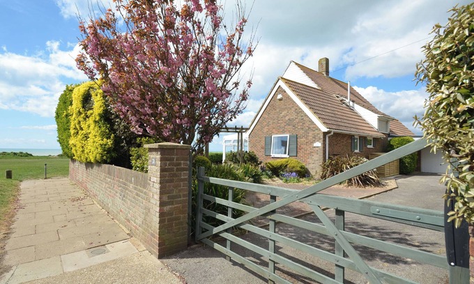 Rustington Cottage | 3 bedroom accommodation in Rustington