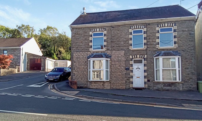 Ammanford Cottage | 3 bedroom accommodation in Garnant, near Ammanford