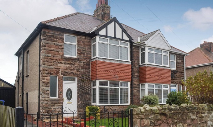Seahouses Cottage | 3 bedroom accommodation in Seahouses, near Alnwick