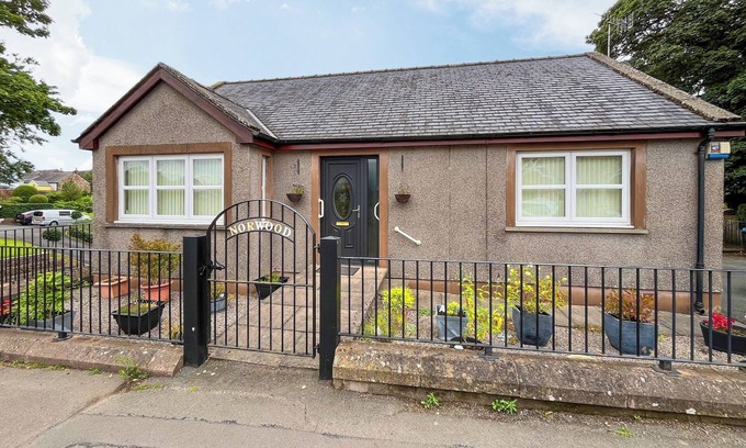 Thornhill Cottage | 3 bedroom accommodation in Thornhill
