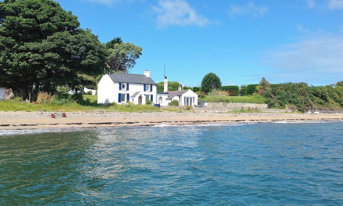 Beaumaris Cottage | 3 bedroom accommodation in Llanfaes, Beaumaris, Anglesey