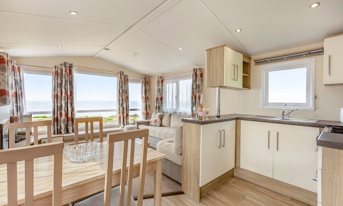 Bridport House | 3 bedroom accommodation in Burton Bradstock, Bridport