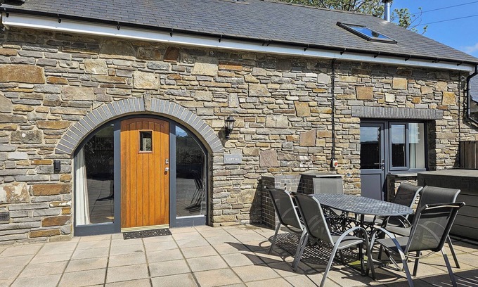 Llanfihangel-Ystrad Cottage | 3 bedroom accommodation in Dihewyd, near Aberaeron