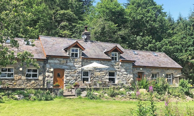 Llanrhychwyn Cottage | 3 bedroom accommodation in Trefriw, near Llanrwst