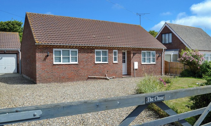 Walcott Cottage | 3 bedroom accommodation in Walcott, near North Walsham