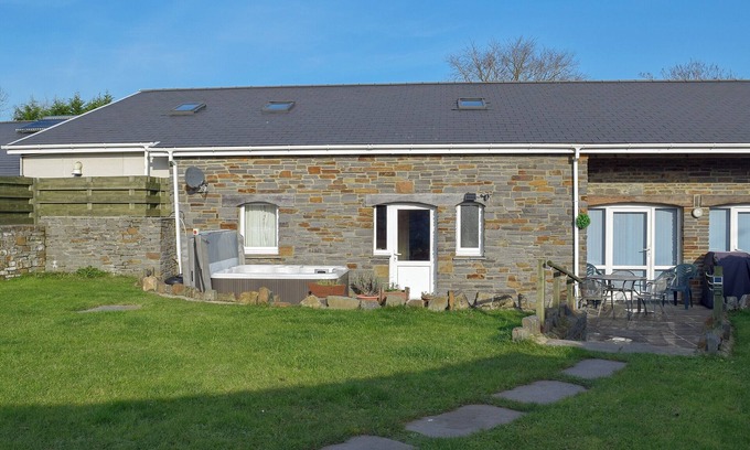 Loughor Cottage | 3 bedroom accommodation in Llangennech, near Llanelli
