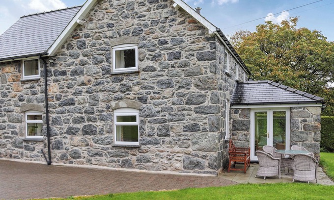Bala Cottage | 3 bedroom accommodation in Parc, near Bala
