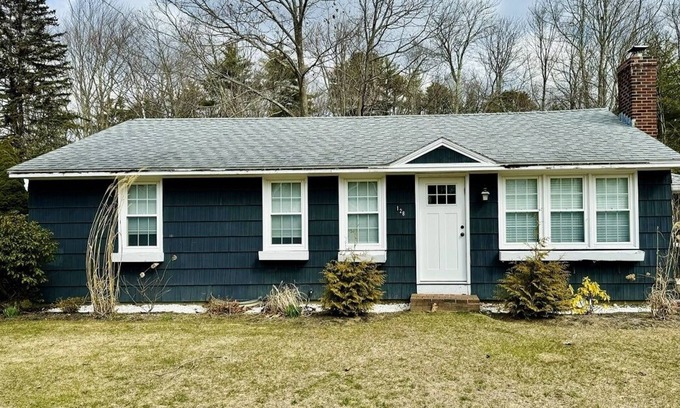 Moody House | 3-bedroom Air Conditioned Home recently updated in Moody, 5-minute walk to beach