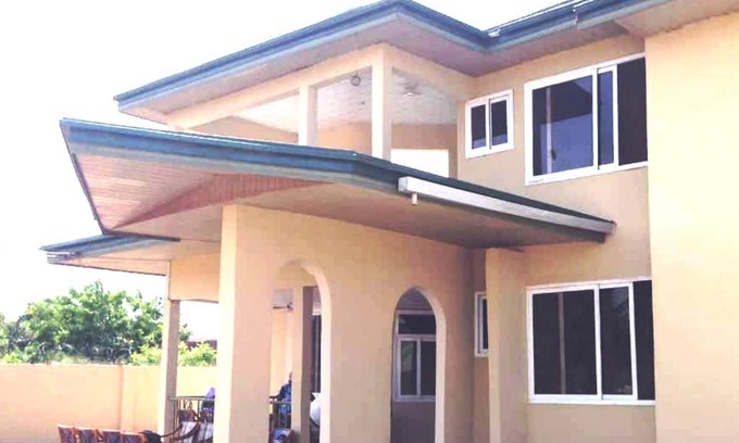 Kwabenyan Apartment | 3 Bedroom and 2 Bathroom Living Room Luxury Apartment