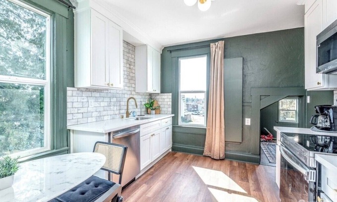 South End Apartment | 3-bedroom apartment in welcoming Tacoma with AC, WiFi