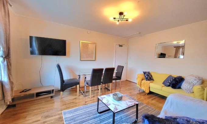 Central Aberdeen Apartment | 3 Bedroom Aprtmt at Sensational Stay Serviced Accommodation Aberdeen- Froghall Avenue