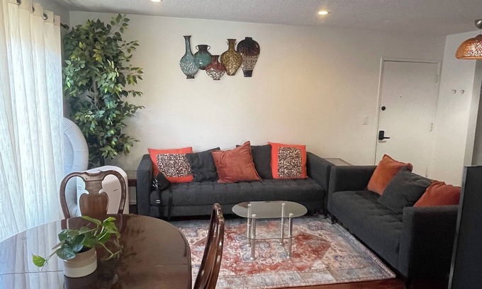 North Redondo Apartment | 3-Bedroom Apt - Heart of Redondo Beach. Near LAX/Northrup/Hospital/Forum/Sofi