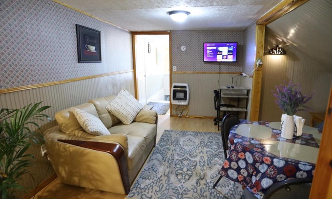 Fayetteville Apartment | 3-Bedroom apt. ideal location near new river gorge