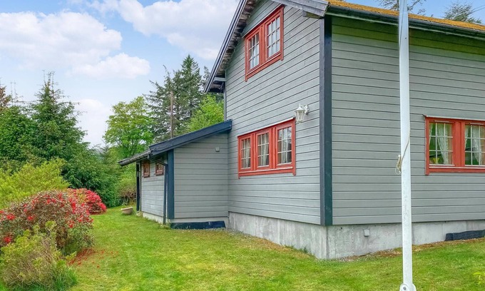 Selje House | 3 bedroom awesome home in Leikanger