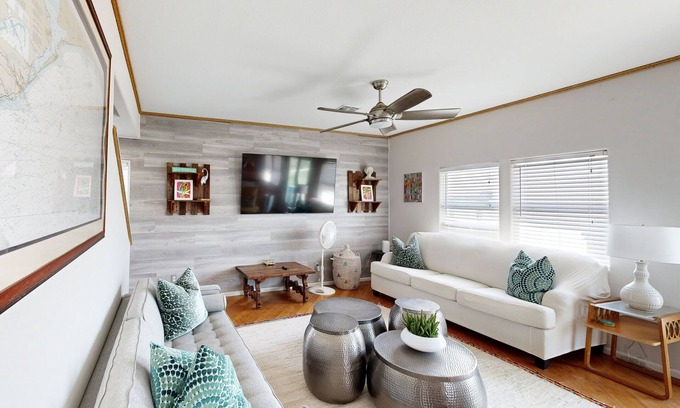Miramar House | 3-bedroom beach home with patio, backyard and dog-friendly