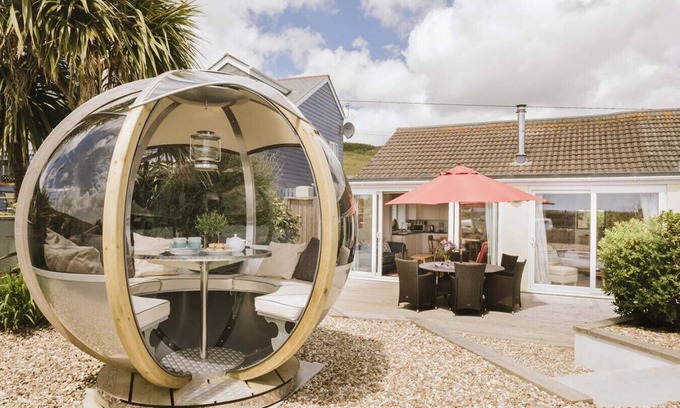 Praa Sands House | 3 Bedroom Beachside Property with Glass Pod!