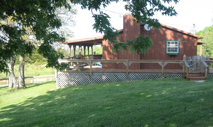 Mohawk Cabin | 3 Bedroom Cabin at Autumn Dancer Llama Farm.Pet Friendly.Fenced Yard