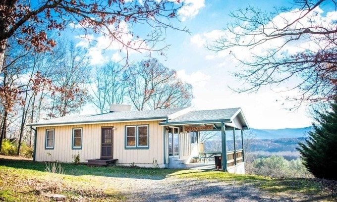 Luray Cabin | 3-bedroom cabin with BEAUTIFUL views - 28 minutes from Shenandoah National Park