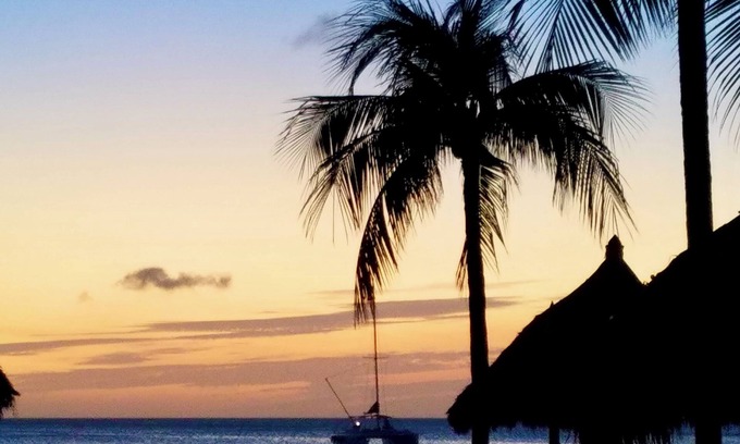 Washington Condo | 3-bedroom condo close to Eagle and Palm Beach + pool and free wi-fi