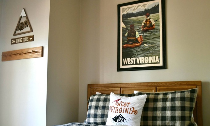 Davis House | 🕶 3 Bedroom Condo 🕶 Minutes From Blackwater Falls and Canaan Valley Resort 🐿