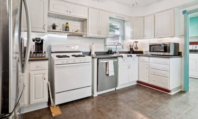 Mayfield Heights House | 3-Bedroom Cottage in Mayfield Heights