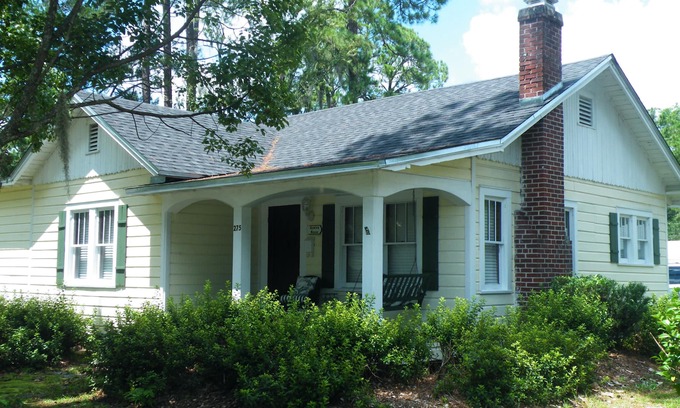 Folkston Cottage | 3-bedroom cottage, 14 minutes to Okefenokee National Wildlife Refuge