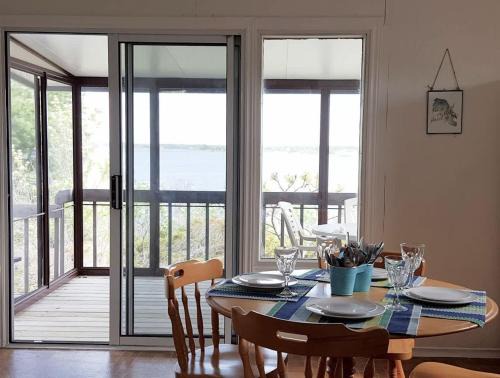 Carling House | 3-bedroom Cottage in Georgian Bay - Rockwood #10