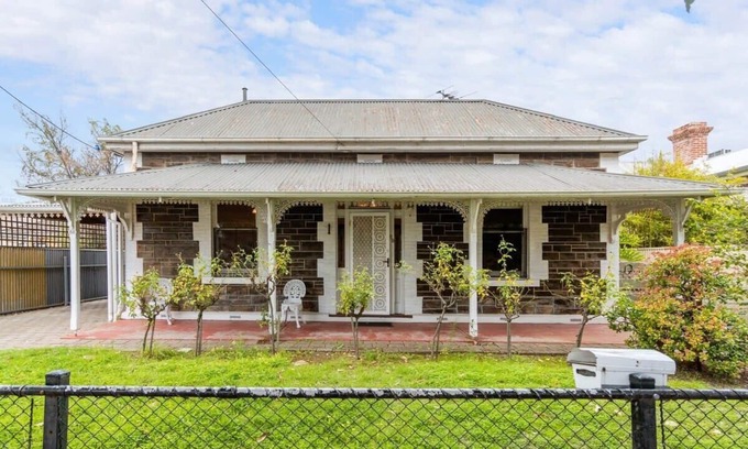 Norwood House | 3 Bedroom Cottage Style Holiday Home