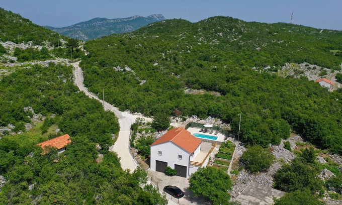 Vrgorac House | 3 bedroom cozy home in Duge Njive