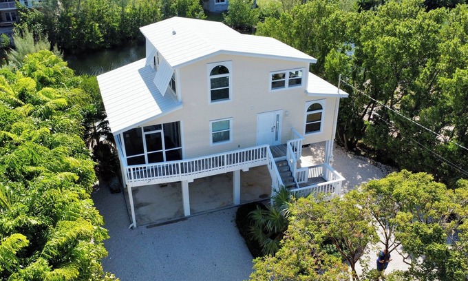 Plantation Key House | 3-bedroom cozy pool home in exclusive Venetian Shores, Islamorada .