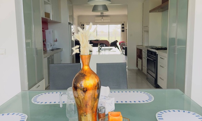 Werribee Villa | 3 Bedroom cozy villa in Werribee near Werribee CBD and other amenities