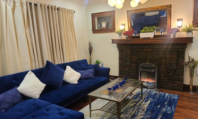 The Pocket Apartment | 3 Bedroom Detached house in Toronto (Danforth area)