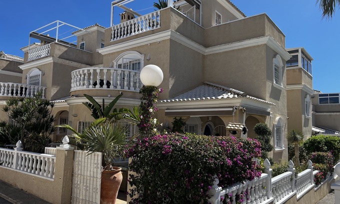 Orihuela Costa Villa | 3 Bedroom detatched villa, pool, close to beach/Golf/Los Altos, Torrevieja