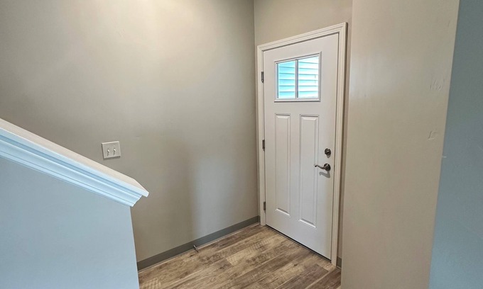 De Pere House | 3 bedroom family friendly townhome with pond views