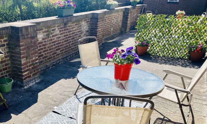 Seisdon Apartment | 3 Bedroom Flat, Free Parking, Step Free Access, Near NEC
