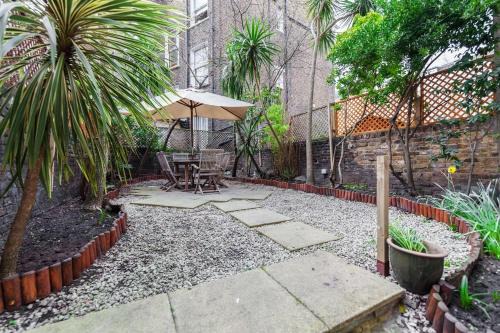 Earl's Court Apartment | 3 Bedroom Garden Flat - Central Location