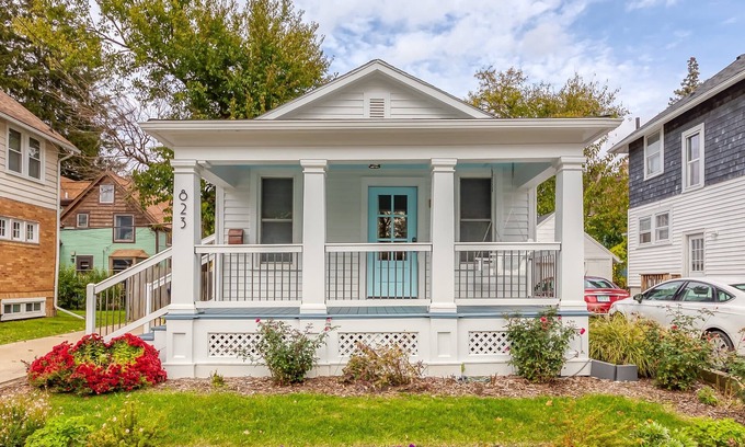 Burns Park House | 3 Bedroom Greek Revival Cottage Walk to Big House