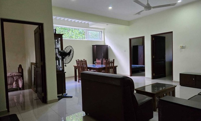 Kaduwela House | 3-bedroom holiday home in Lush Lakeside Nature's Nook