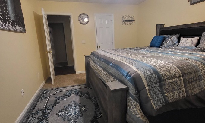 South View House | 3 Bedroom Home in charming Hope Mills w/WiFi, AC, Covered Patio, Grill, & Pool