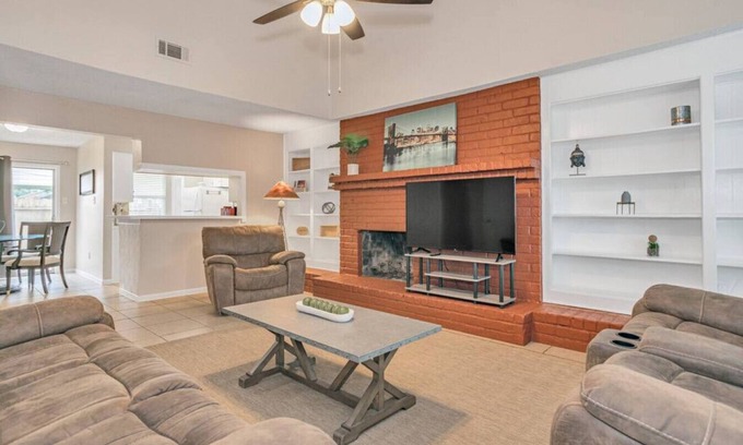 Kempwood Apartment | 3-Bedroom Home in Spring Branch area of Houston