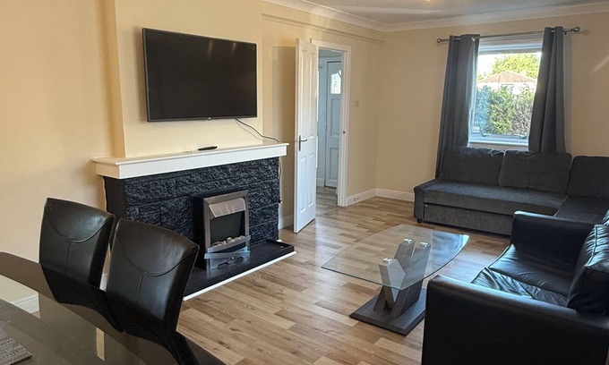Kirkcaldy House | 3 bedroom home Kirkcaldy