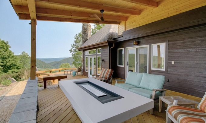 Hot Springs House | 3 Bedroom home with Incredible Mountain Views