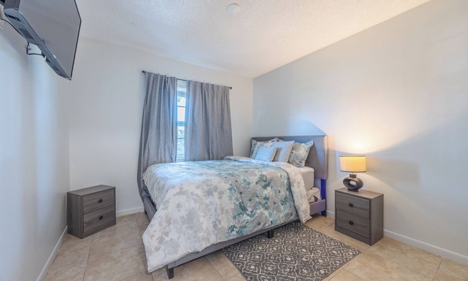 Royal Palm Beach House | 3-bedroom house in charming Royal Palm Beach with AC, WiFi, barbecue