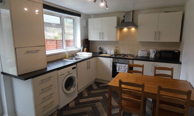 Abercwmboi House | 3 Bedroom House for Brecons and Bike Park Wales